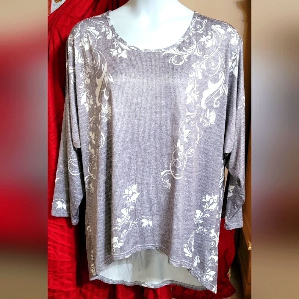 #138 Beyond This Plane Grey w/White Floral Print High-low Tunic Size: 3x